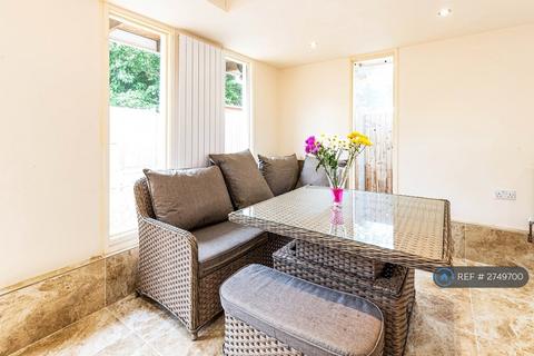 1 bedroom in a house share to rent, Colliers Way, Reading, RG30