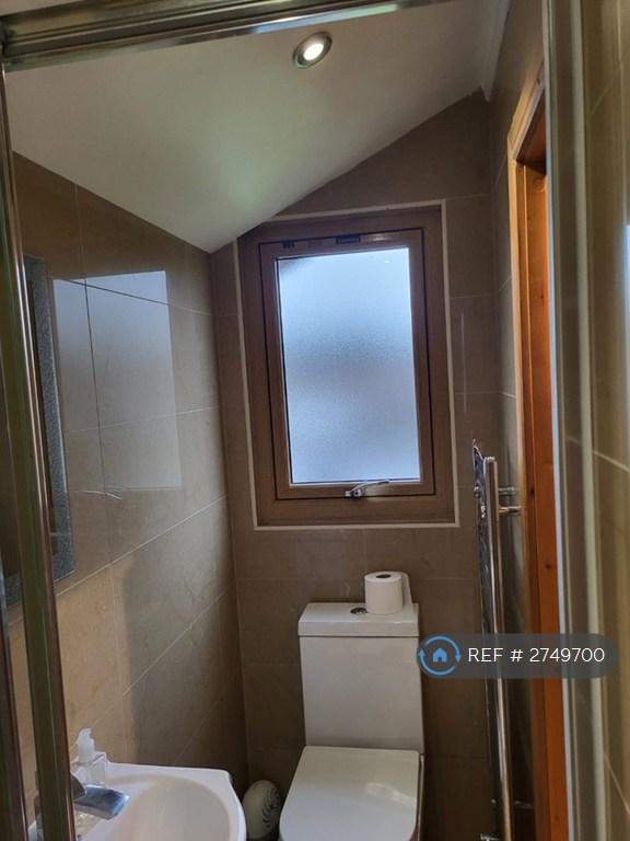 Private Bathroom For Bedroom 1