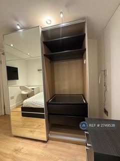 1 bedroom in a house share to rent, Springfield Road, London, N11