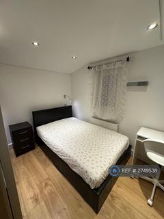 1 bedroom in a house share to rent, Springfield Road, London, N11