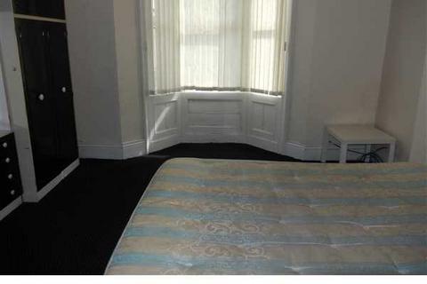 2 bedroom flat to rent, Fairholm Road, Newcastle upon Tyne, NE4 8AS
