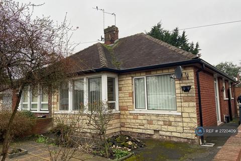2 bedroom bungalow to rent, Preston Old Road, Blackpool, FY3