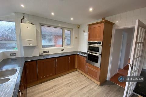 2 bedroom bungalow to rent, Preston Old Road, Blackpool, FY3
