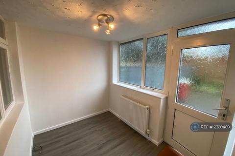 2 bedroom bungalow to rent, Preston Old Road, Blackpool, FY3