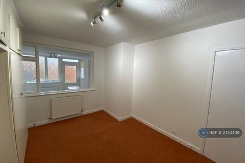 2 bedroom bungalow to rent, Preston Old Road, Blackpool, FY3