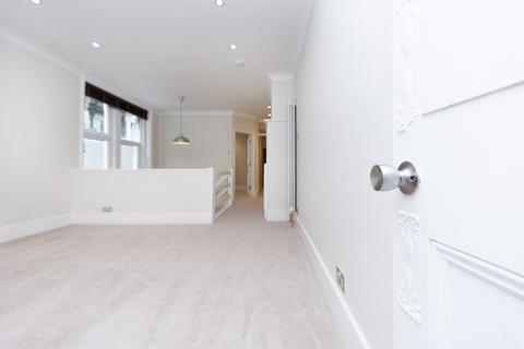 2 bedroom flat to rent, Latchmere Road, SW11