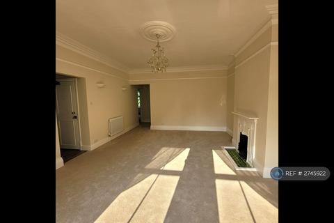 2 bedroom flat to rent, Trinity Road, Folkestone, CT20