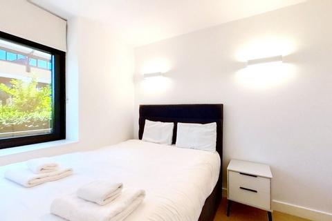 Studio to rent, New Horizons Court