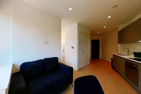 Studio to rent, New Horizons Court