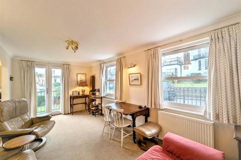 1 bedroom apartment for sale, Esplanade, Ryde, PO33 2AL
