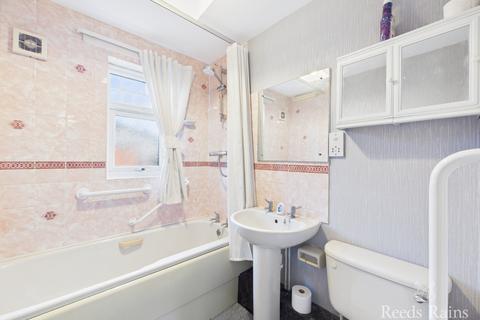 2 bedroom apartment for sale, St. Georges Walk, Hull HU9