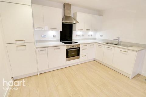2 bedroom apartment to rent, Cathedral Court - Romford - RM7