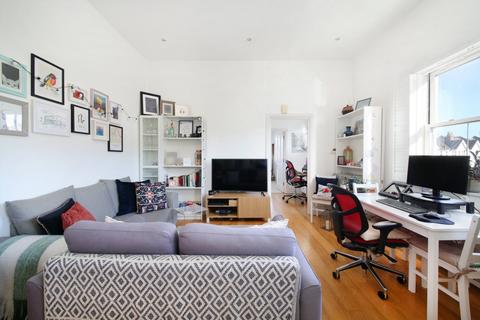 1 bedroom flat to rent, Upper Richmond Road West, London