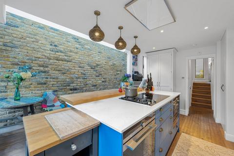 4 bedroom terraced house to rent, Fingal Street, London