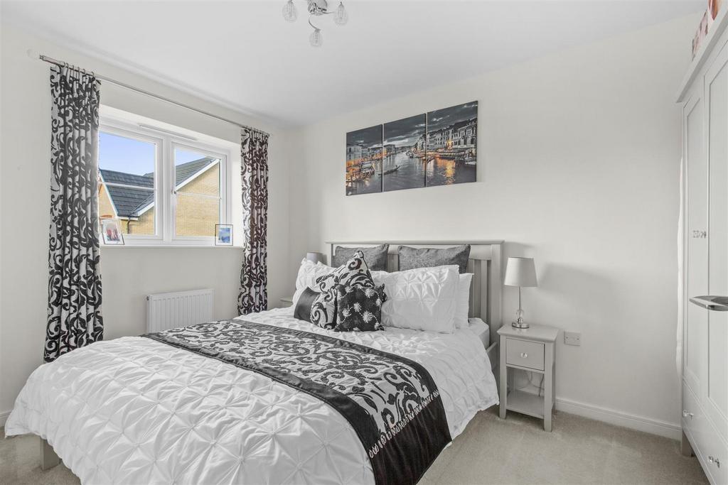 7 Farmers Way, HP27 9 EW-11.jpg