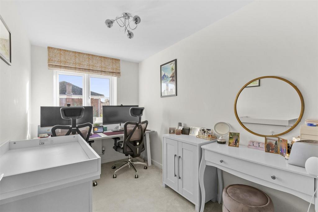 7 Farmers Way, HP27 9 EW-14.jpg