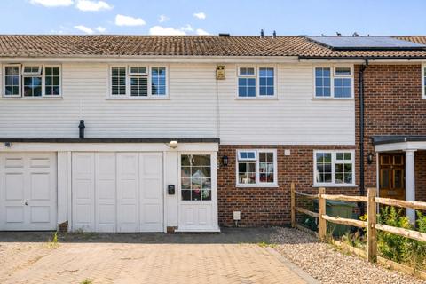 Cumberland Avenue, Guildford, Surrey, GU2