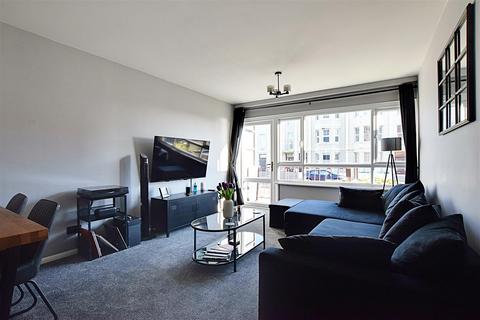 2 bedroom flat for sale, Park Avenue, Bexhill-On-Sea