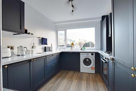2 bedroom flat for sale, Park Avenue, Bexhill-On-Sea