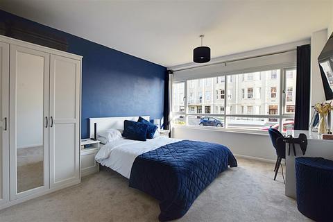 2 bedroom flat for sale, Park Avenue, Bexhill-On-Sea