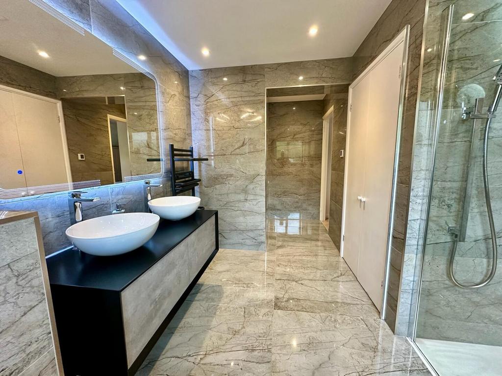 Ensuite