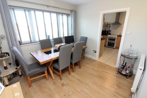 3 bedroom semi-detached house for sale, Silver Birch Avenue, Stotfold, Hitchin, SG5