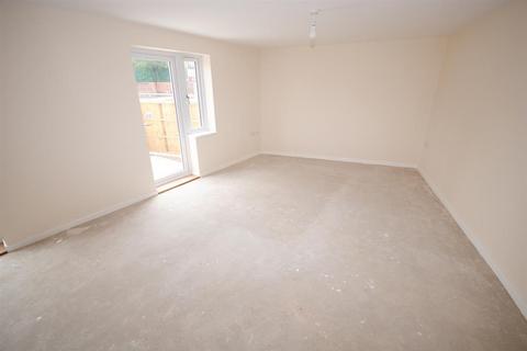 2 bedroom flat to rent, Station Road, Barrow Hill, Chesterfield, S43 2PG