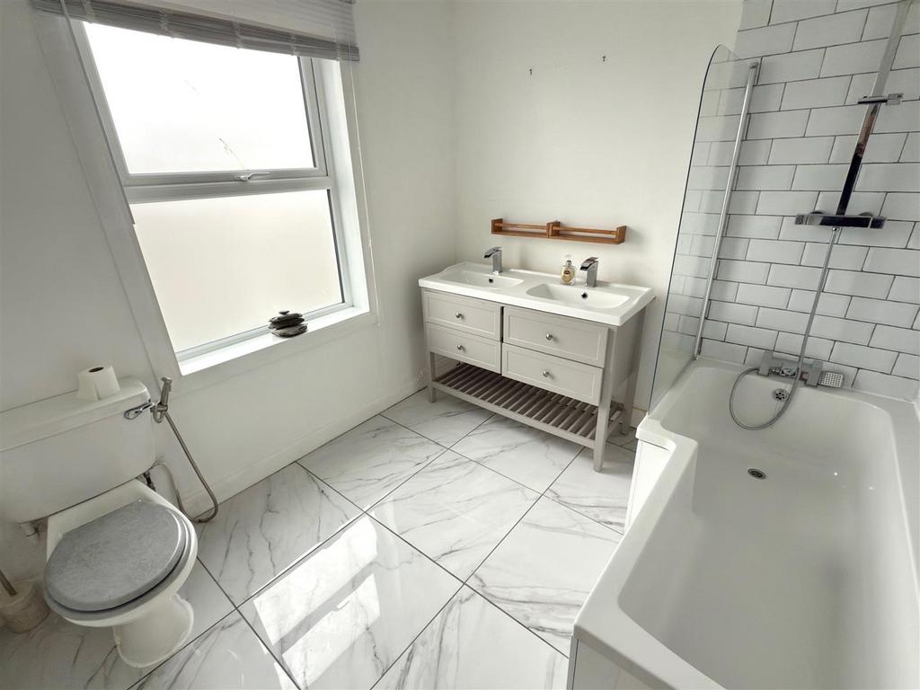 FAMILY BATHROOM.jpg