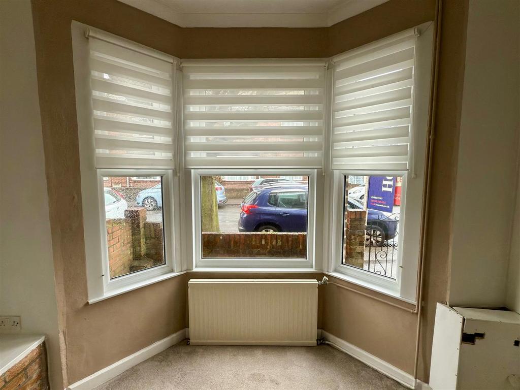 BAY WINDOW.jpg
