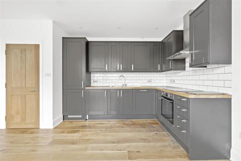 2 bedroom flat for sale, Tottenham Lane, London N8
