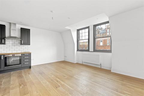 2 bedroom flat for sale, Tottenham Lane, London N8