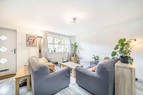 2 bedroom terraced house to rent, Henry Doulton Drive, London SW17