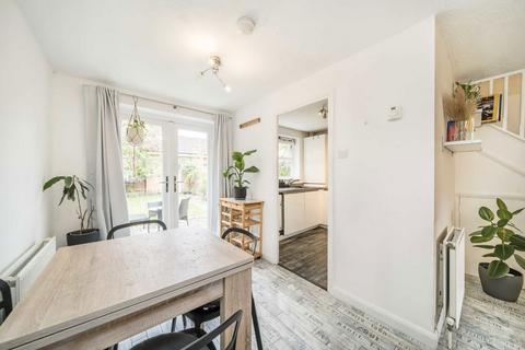 2 bedroom terraced house to rent, Henry Doulton Drive, London SW17