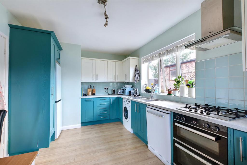 Kitchen 1.jpeg