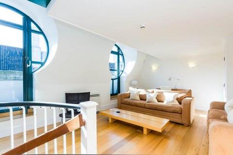 2 bedroom duplex to rent, Forum Magnum Square, County Hall Apartments