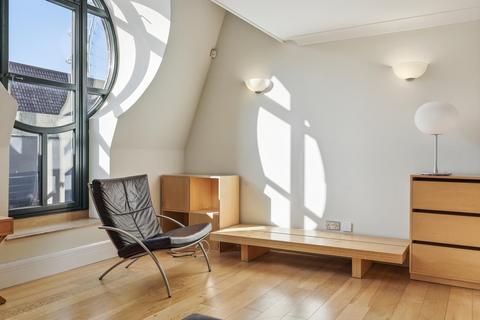 2 bedroom duplex to rent, Forum Magnum Square, County Hall Apartments