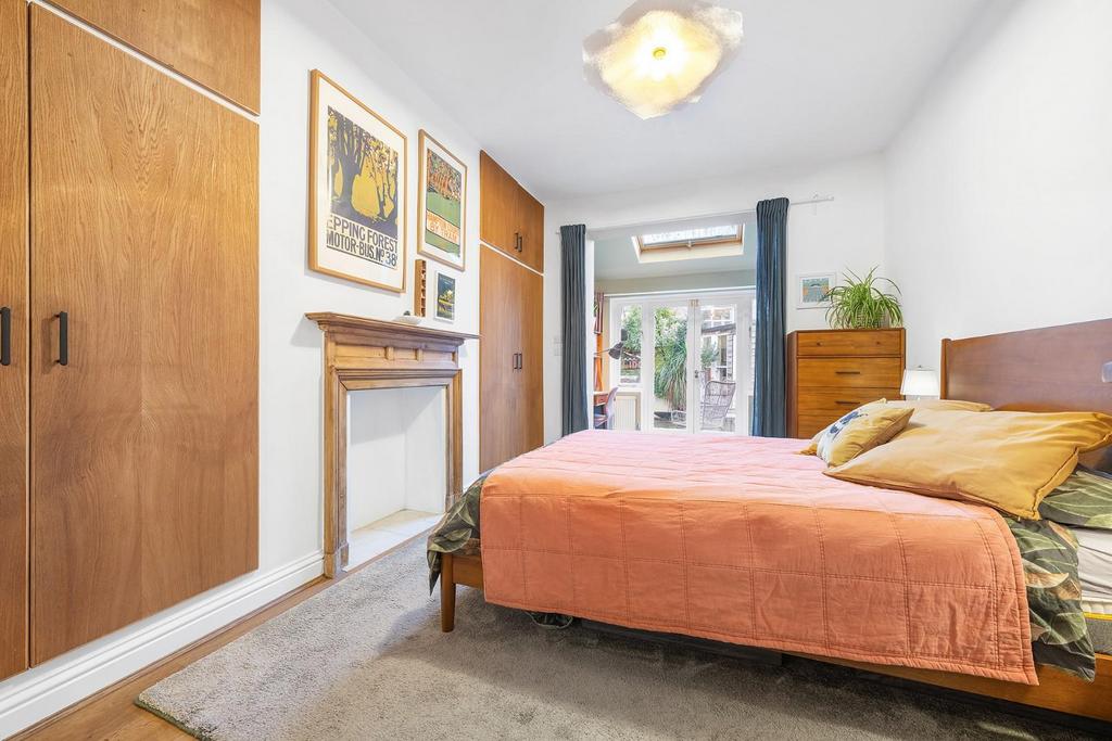 Bedroom 1.JPG