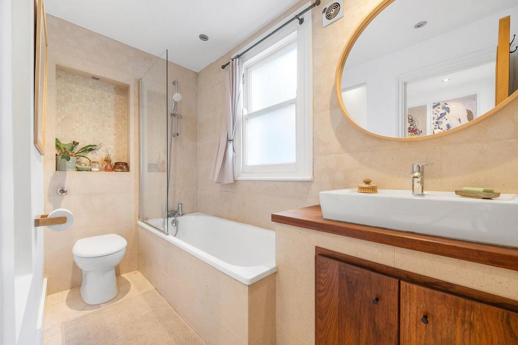 Bathroom.JPG