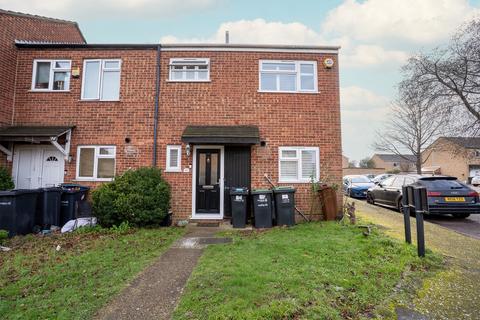 3 bedroom semi-detached house to rent, Cobsdene, Gravesend, DA12 5JB