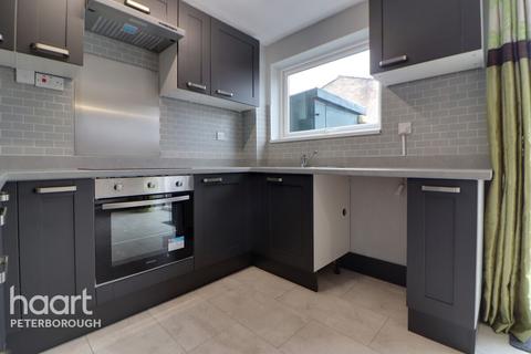 3 bedroom terraced house to rent, Swanspool, PETERBOROUGH