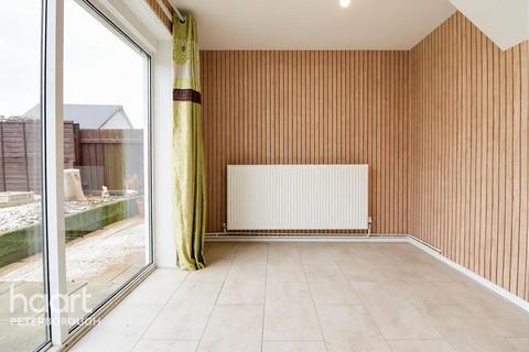 3 bedroom terraced house to rent, Swanspool, PETERBOROUGH