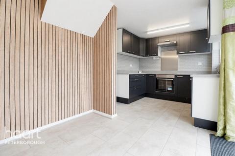 3 bedroom terraced house to rent, Swanspool, PETERBOROUGH