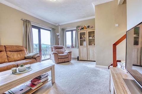 3 bedroom detached house for sale, Houldsworth Drive, Chesterfield S41