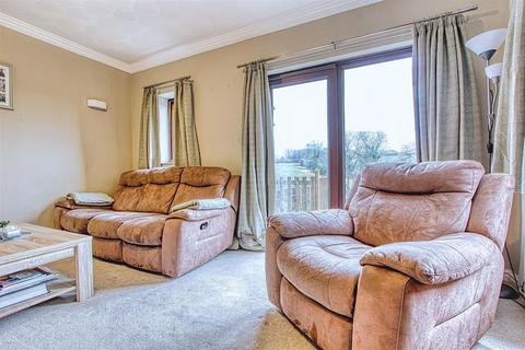 3 bedroom detached house for sale, Houldsworth Drive, Chesterfield S41