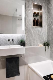 2 bedroom apartment for sale, South Quay Plaza, Marshwall, London. E14