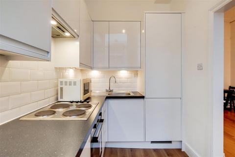 2 bedroom flat to rent, Fairholme Road, London