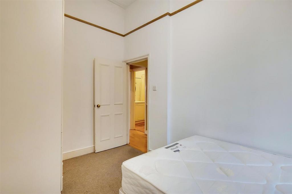 6 Bedroom 2-0.jpg