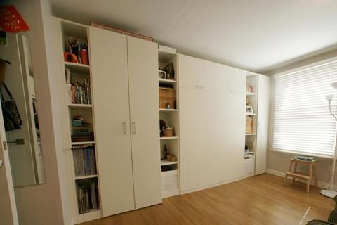 Studio to rent, Fulham Palace Road, London