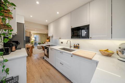 2 bedroom flat for sale, Tavern Court, London