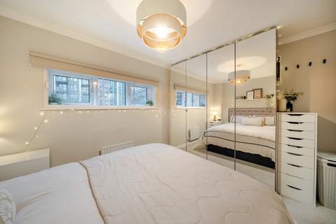 2 bedroom flat for sale, Tavern Court, London